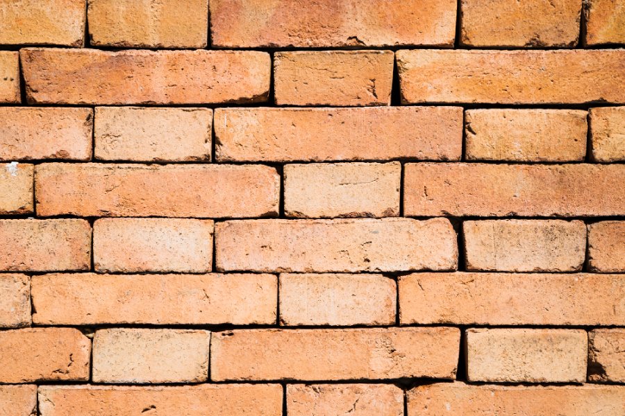 Briques, pavés, parpaings : quelle différence ?